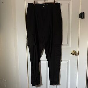 Women’s Never Worn Black Cargo Pants